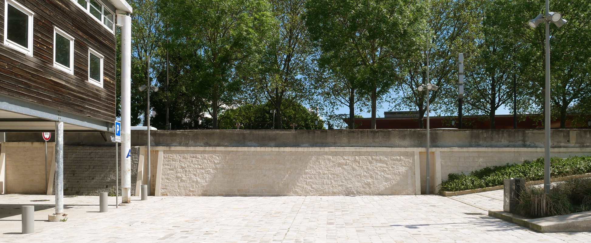 Mur maçonné de fond de quai
