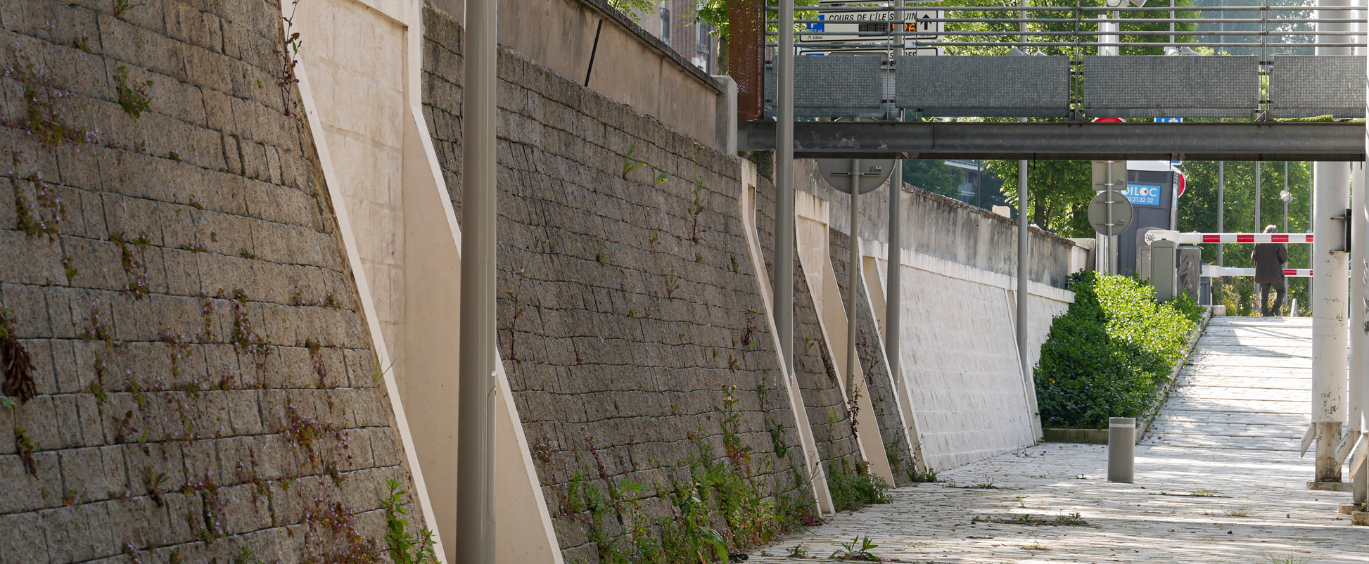 Mur maçonné de fond de quai