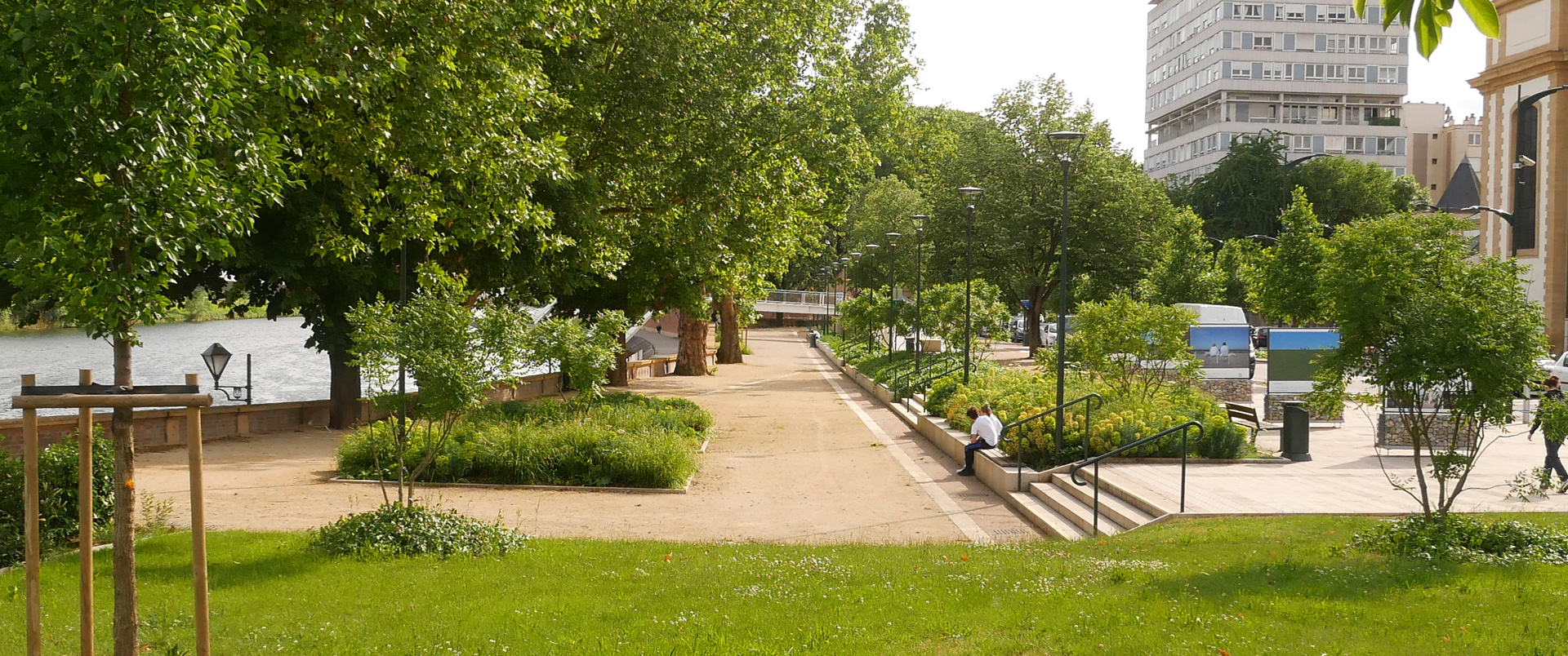 Aménagement des espaces publics en rives de la Moselle à Thionville / Construction d'une passerelle