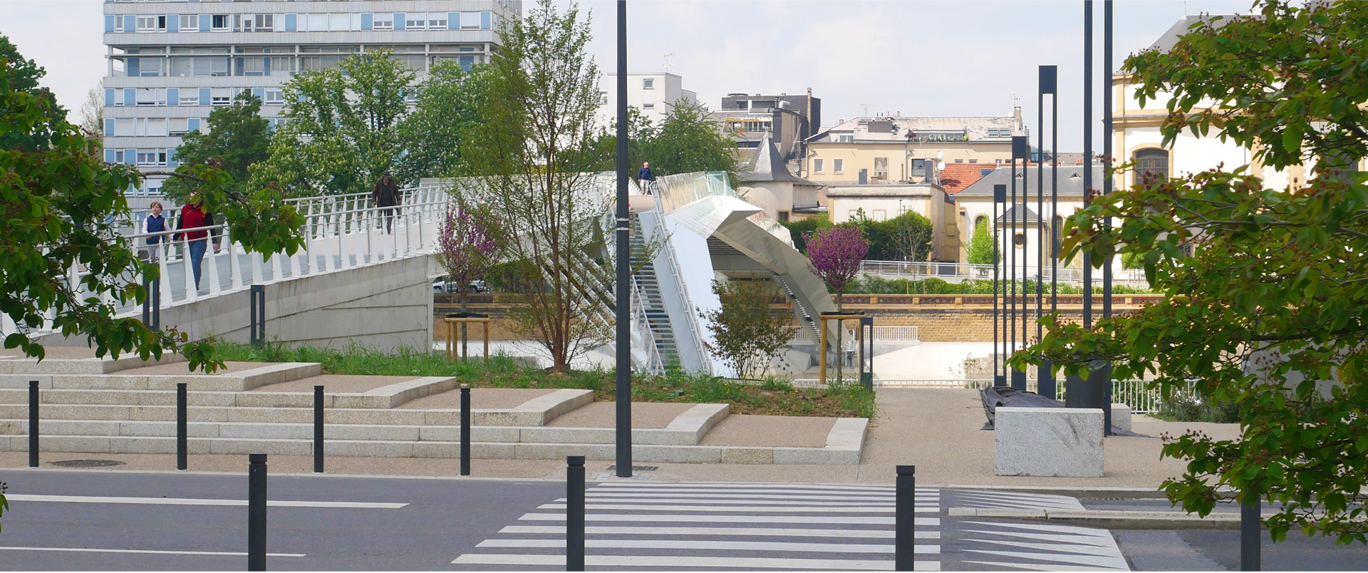 Aménagement des espaces publics en rives de la Moselle à Thionville / Construction d'une passerelle